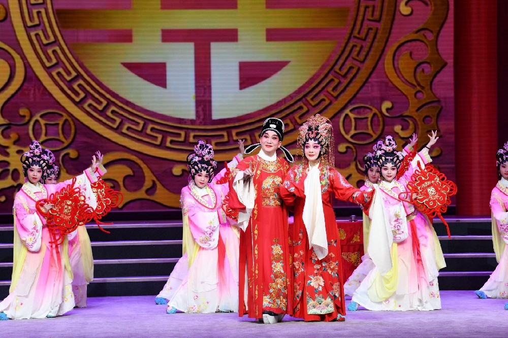《大展鸿“兔”迎新春》专场演出响锣，红线女大剧院迎首批观众